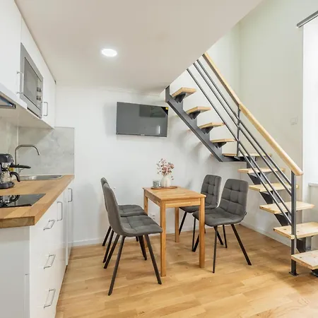 Daire Homely I 28m2 Loft I Elevator I Self Check-in Prag